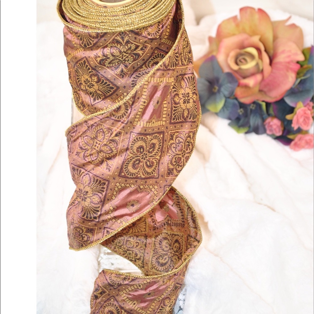 NWOT Mauve With dark brown gold trim